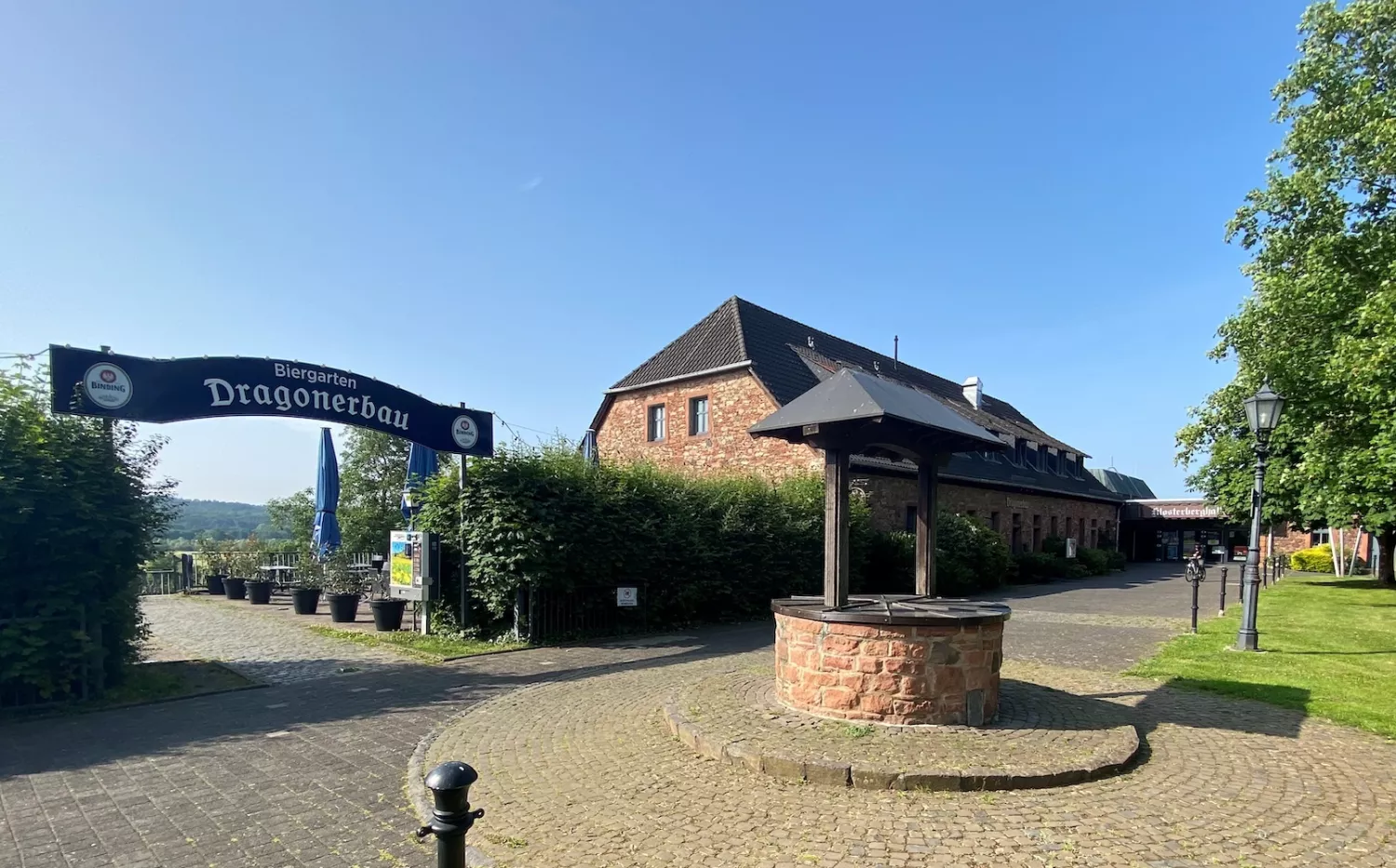 Außenansicht vom Dragonerbau
