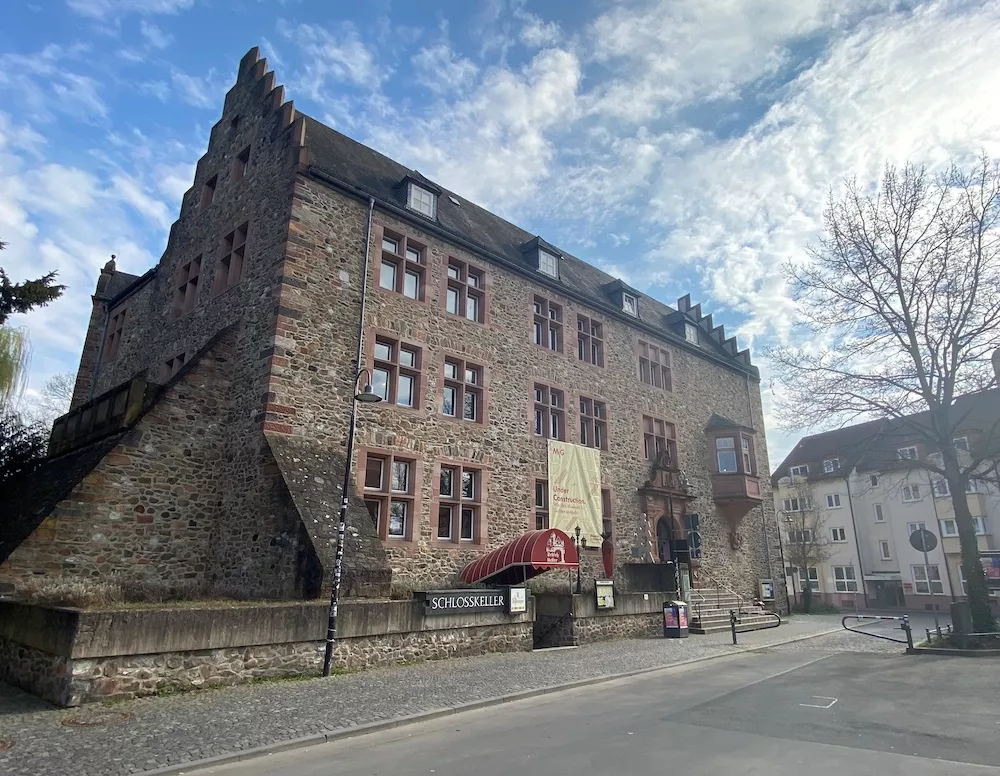 Außenaufnahme des Restaurants Schlosskeller in Gießen