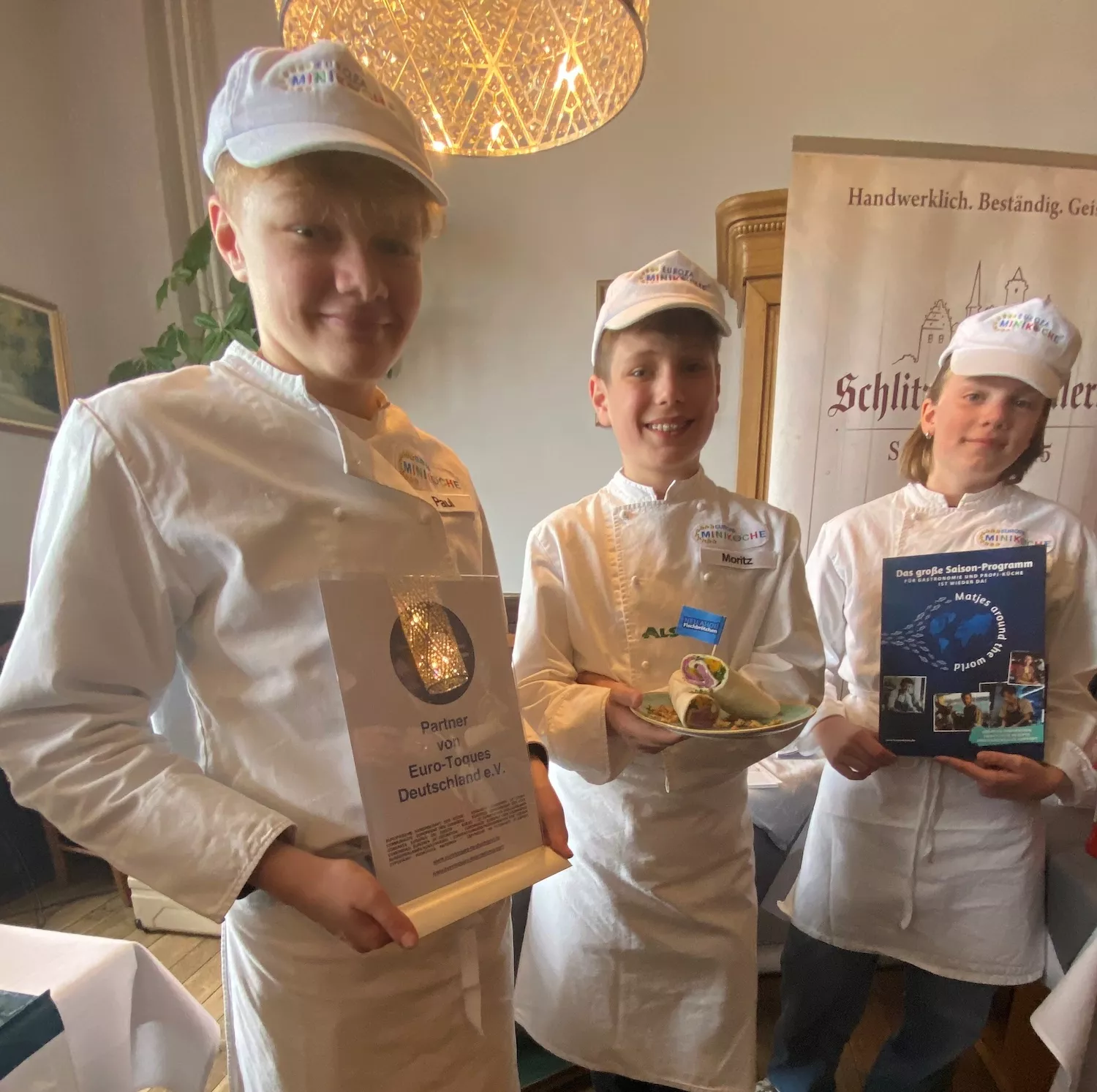 Die teilnehmenden Kinder bei den Miniköchen