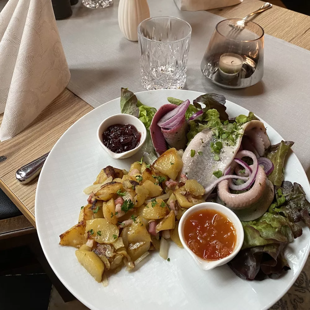 Matjesfilets mit Bratkartoffeln